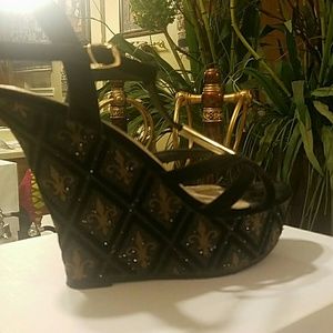 Fluerdelis Black & Gold Wedges