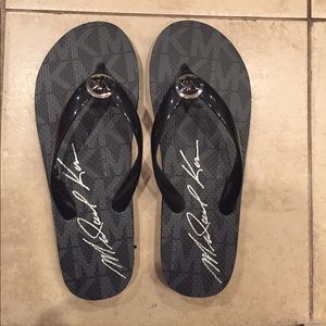 brand new michael kors flip flops