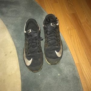 I am selling a pair of Nike air maxes.