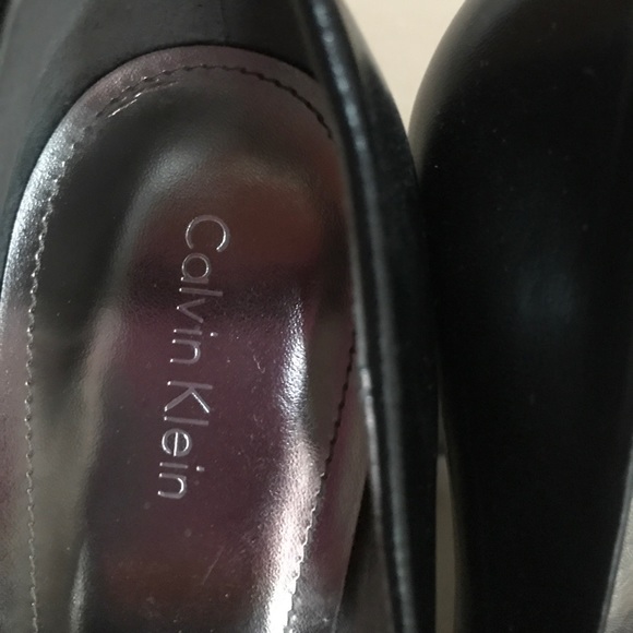Calvin Klein black platform pumps 7.5M - Picture 3 of 4