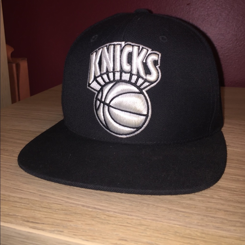 New York Knicks Black/White Mitchell & Ness