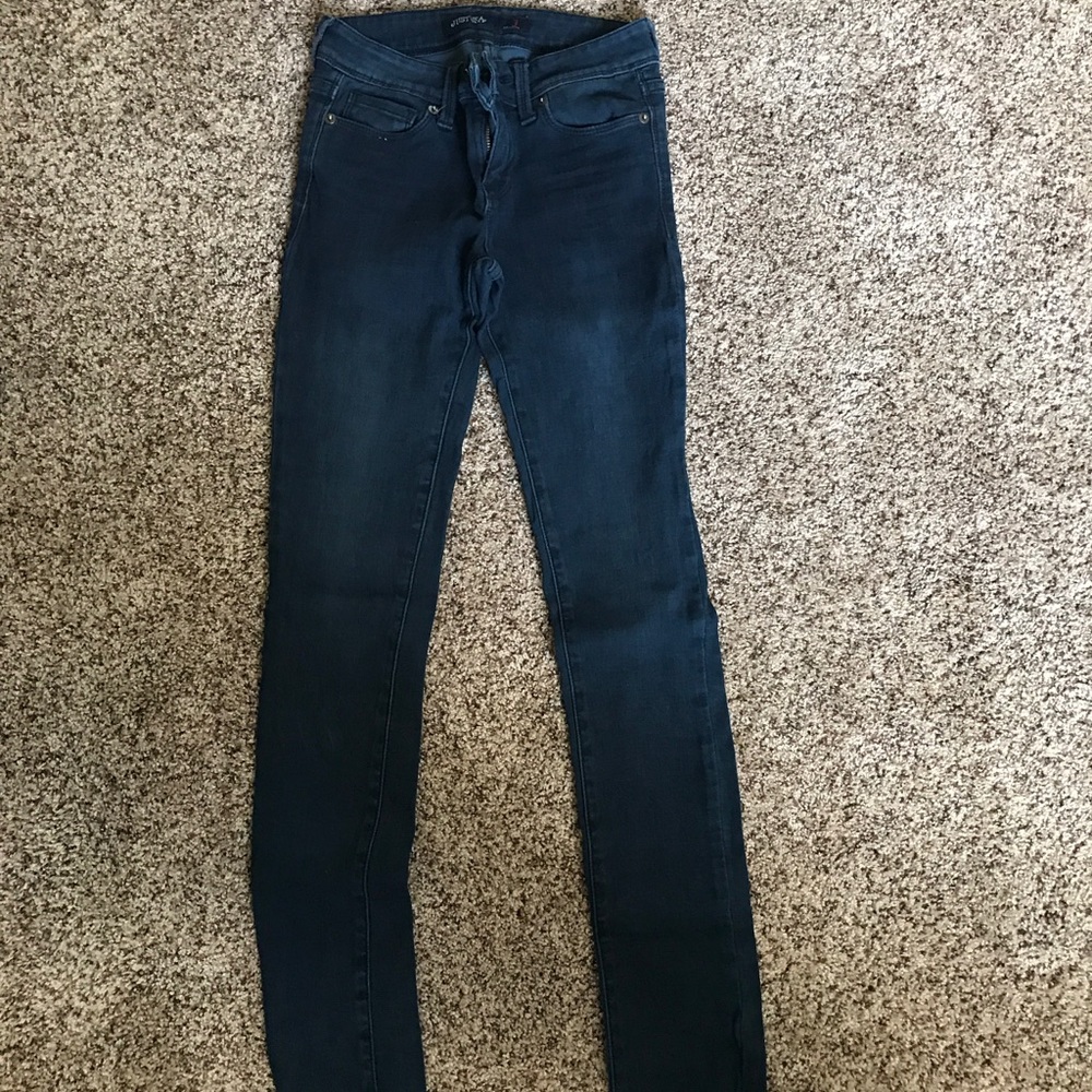 Skinny dark blue jean