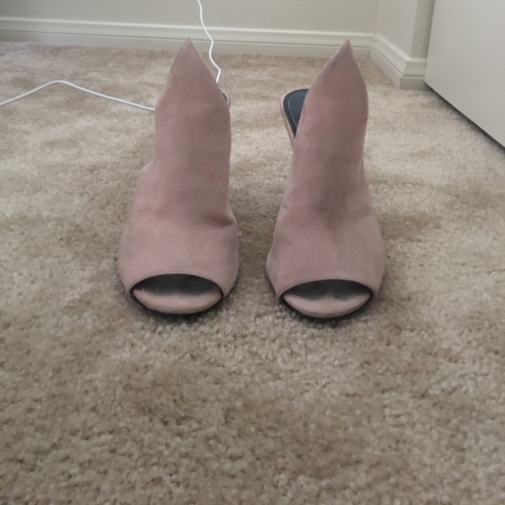 Kendall and Kylie nude/soft pink heels