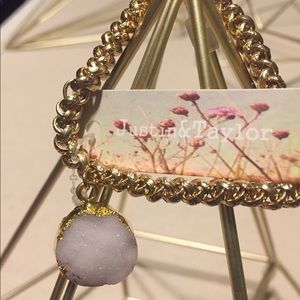 ✨Gorgeous Natural Druzy Bracelet✨ BNWT Gold/white