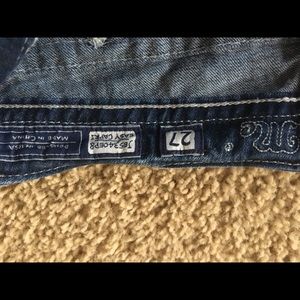 Miss Me Capris size 27 easy fit worn a few times