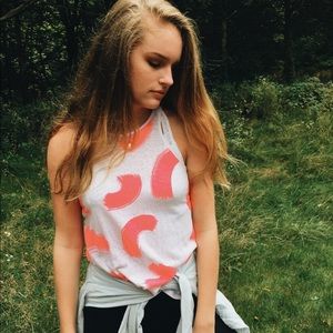 AMERICAN EAGLE pink &a white tank