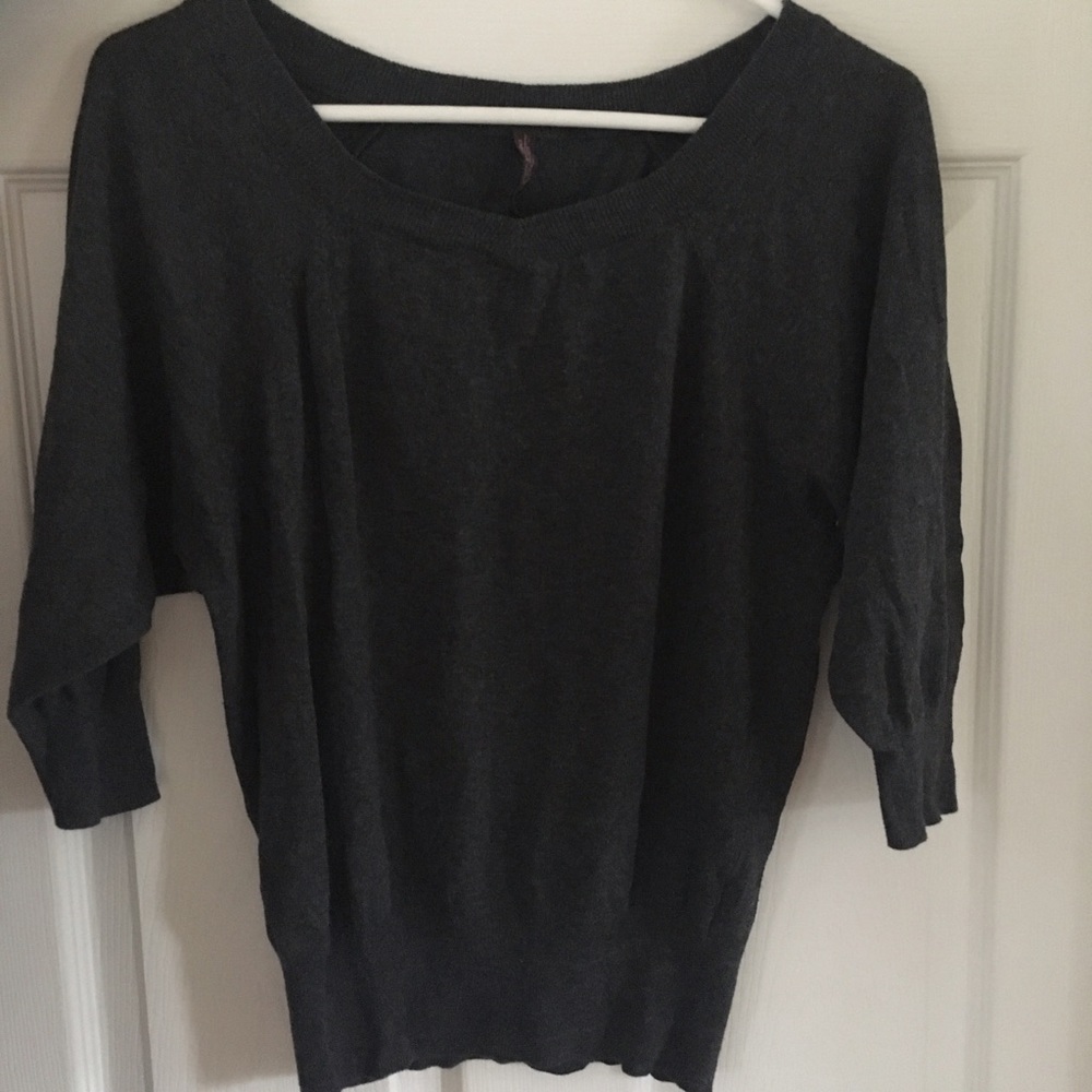 1/4 sleeve light sweater