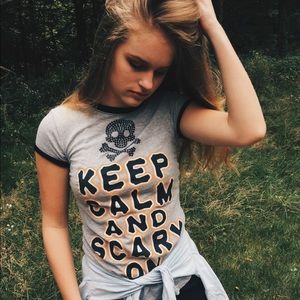 "KEEP CALM AND SCARY ON" tee