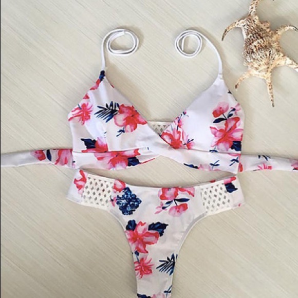 Esme Bikini - Picture 2 of 2