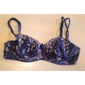 💲SOLD 💲VS Demi Lace Bra 34C Navy Silver