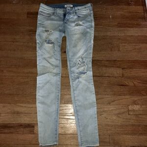 Bullhead light wash skinny jeans