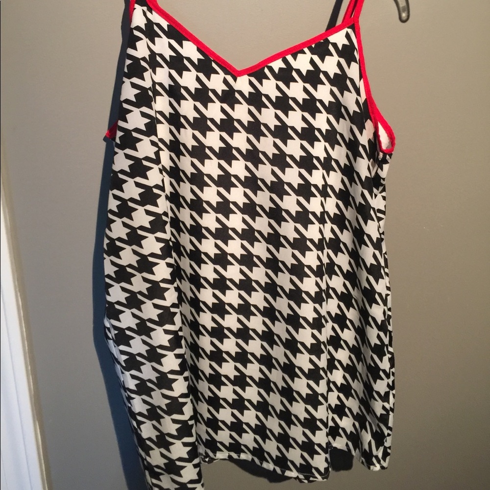 Everly Houndstooth Top