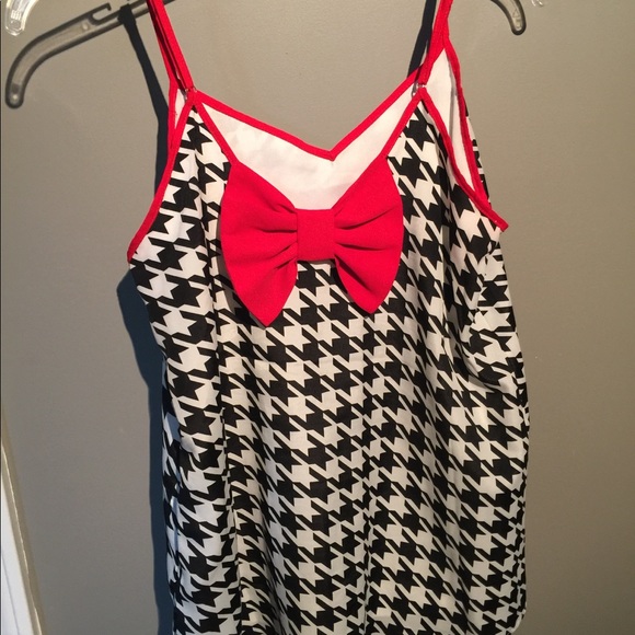 Everly Houndstooth Top - Picture 2 of 3