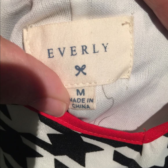 Everly Houndstooth Top - Picture 3 of 3