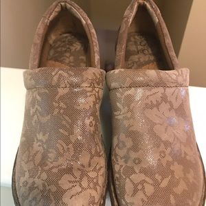 ‼️One Hour Flash sale Brown clogs