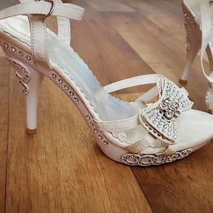 Gorgeous Delicacy Swarovski 3" Heels