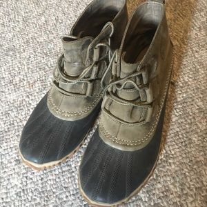 Sorel Out N About Leather Duck Boot, size 9