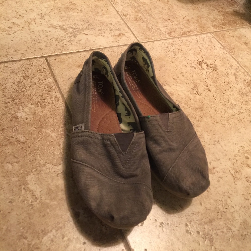 Toms