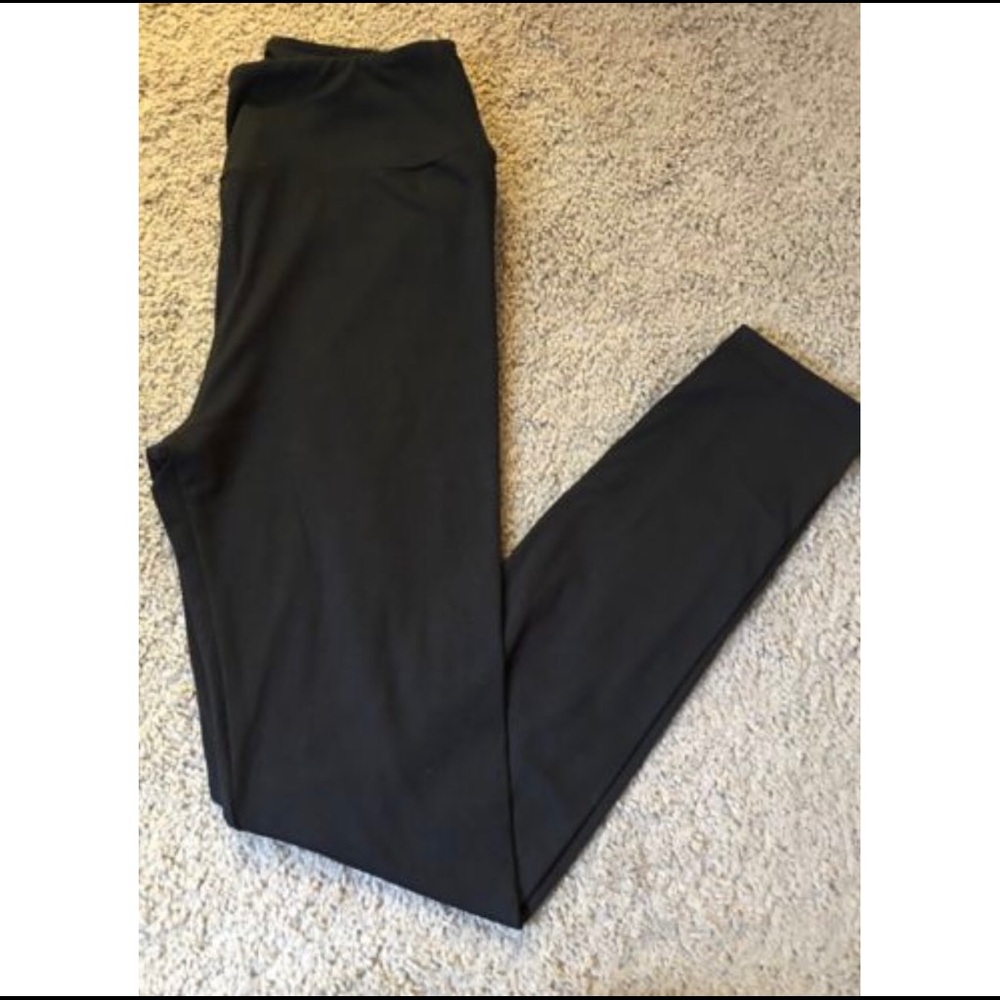 New without tags➡️ LuLaRoe Solid Black OS Leggings