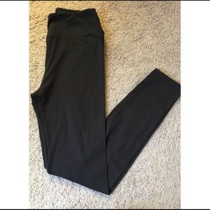 New without tags➡️ LuLaRoe Solid Black OS Leggings