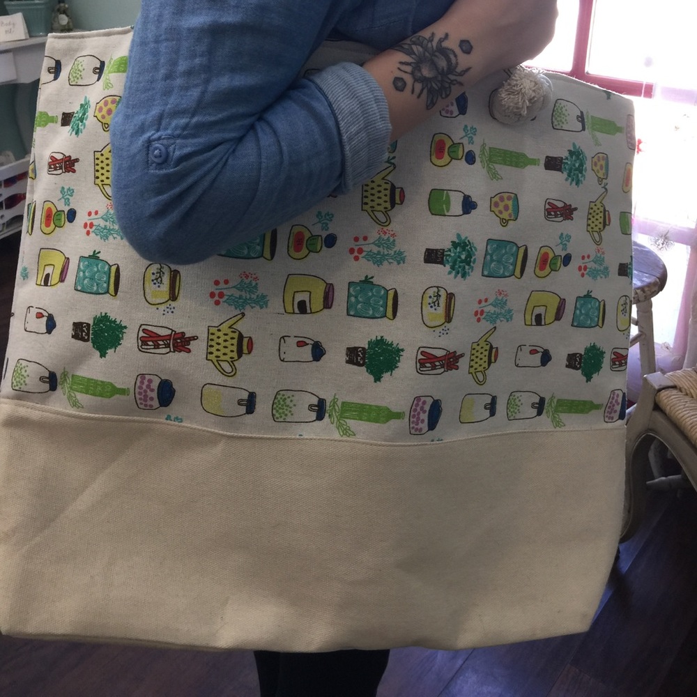 NWT gardening plant patterned bag!