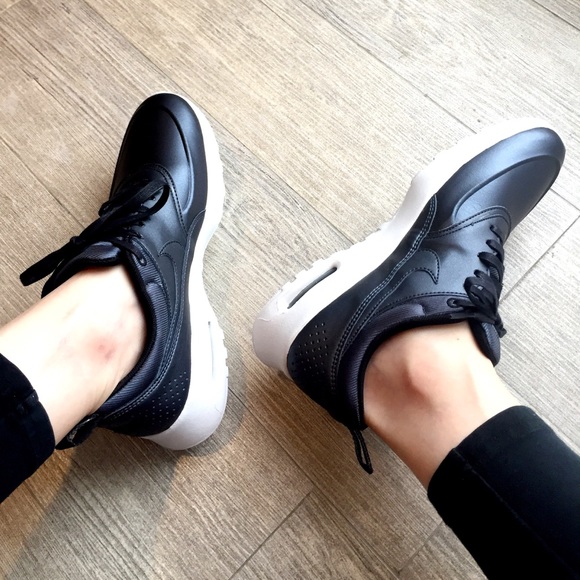 LAST DAY ON POSHMARK New Nike Air Max Thea Se - Picture 5 of 8