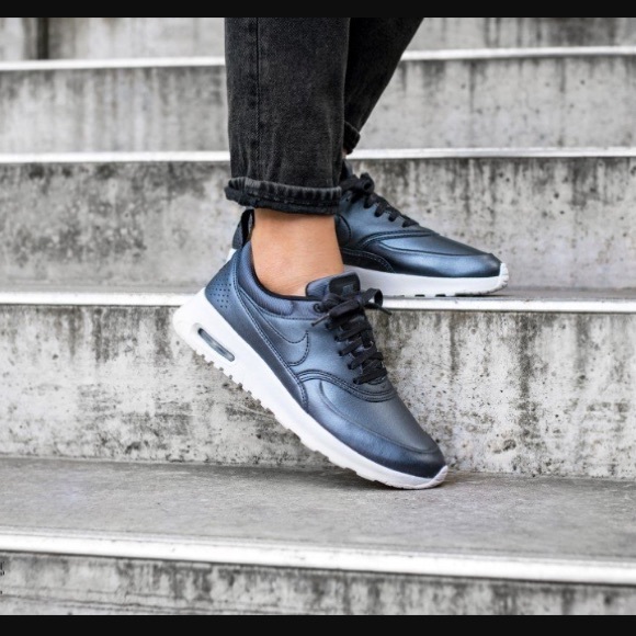 LAST DAY ON POSHMARK New Nike Air Max Thea Se - Picture 2 of 8