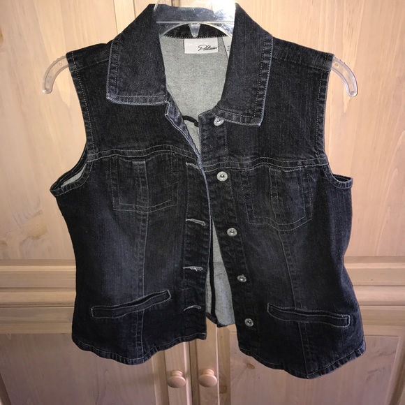 Tops - Black jean vest💕