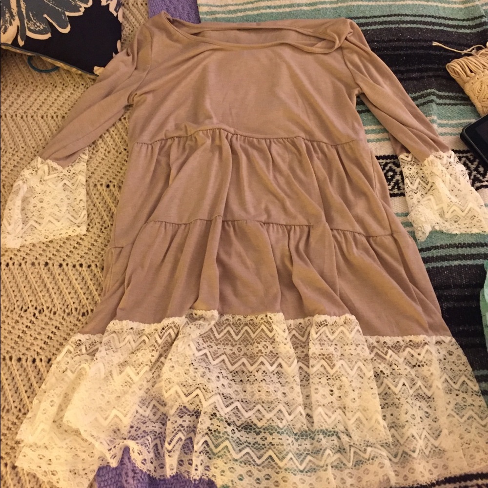 Beige lace dress size m