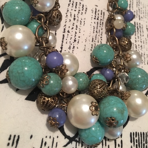 Forever 21 statement necklace. - Picture 3 of 5