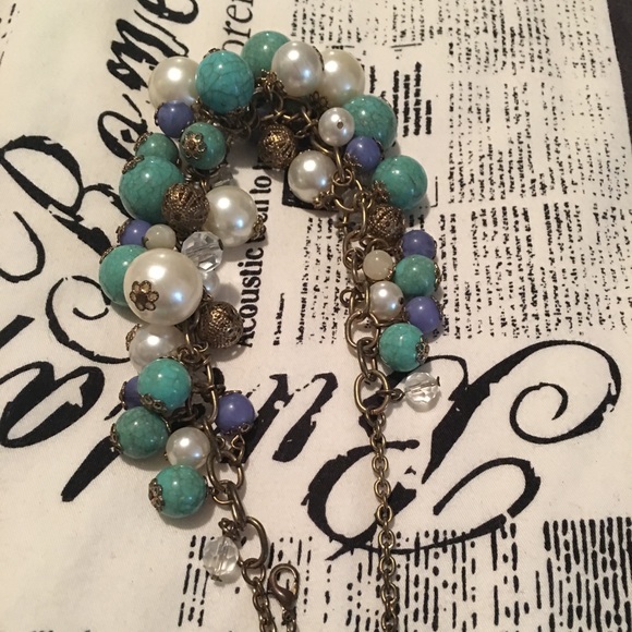 Forever 21 statement necklace. - Picture 4 of 5