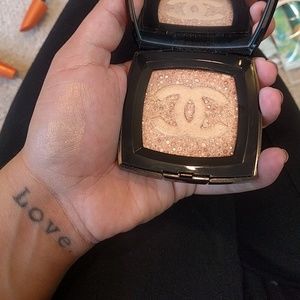 Like new CHANEL Radiant Illuminator Powder LUX!