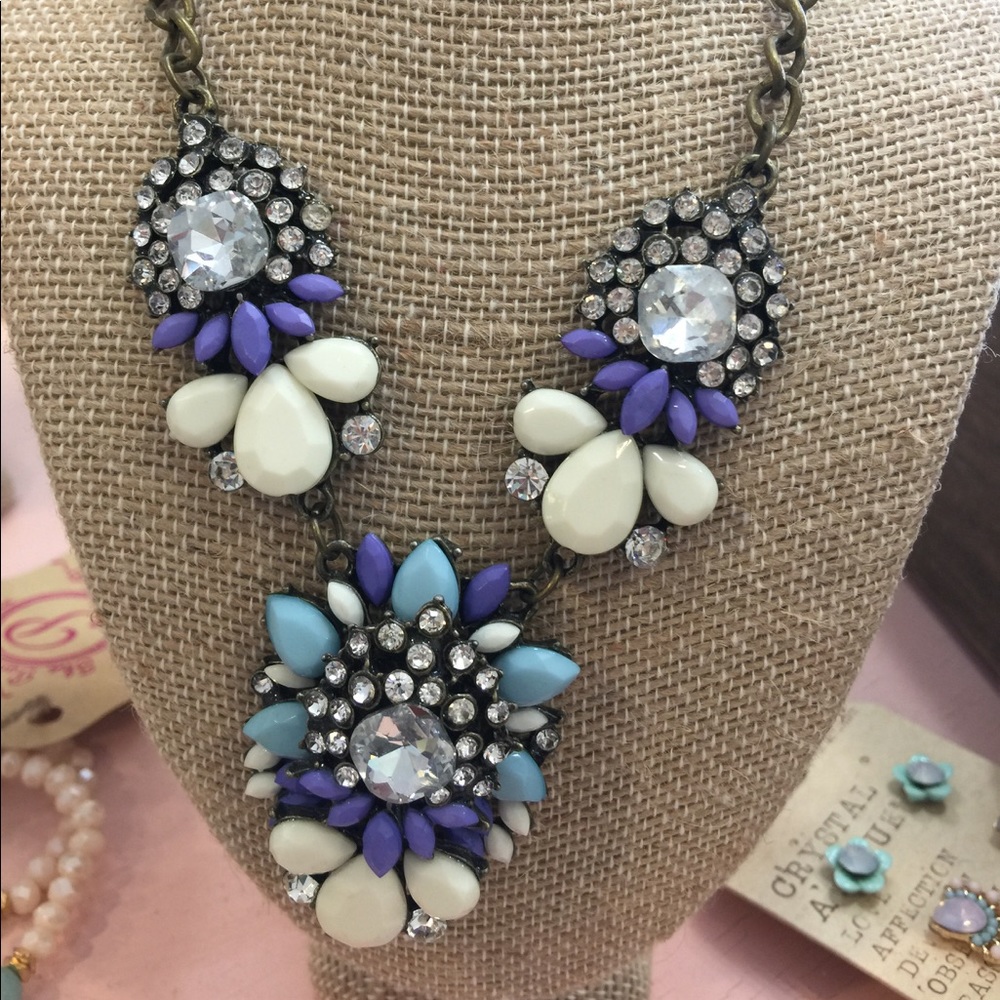 NWT crystal necklace