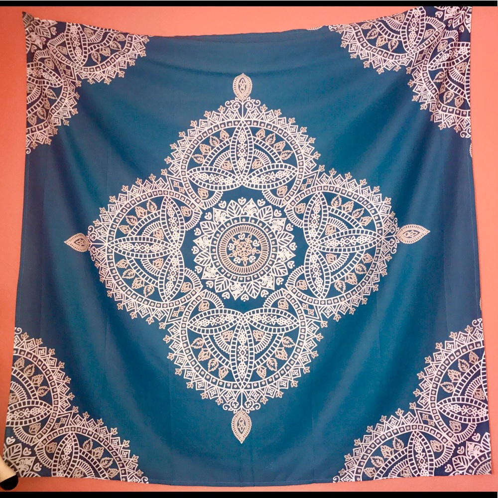 NWOT Blue Medallion Tapestry