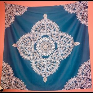 NWOT Blue Medallion Tapestry