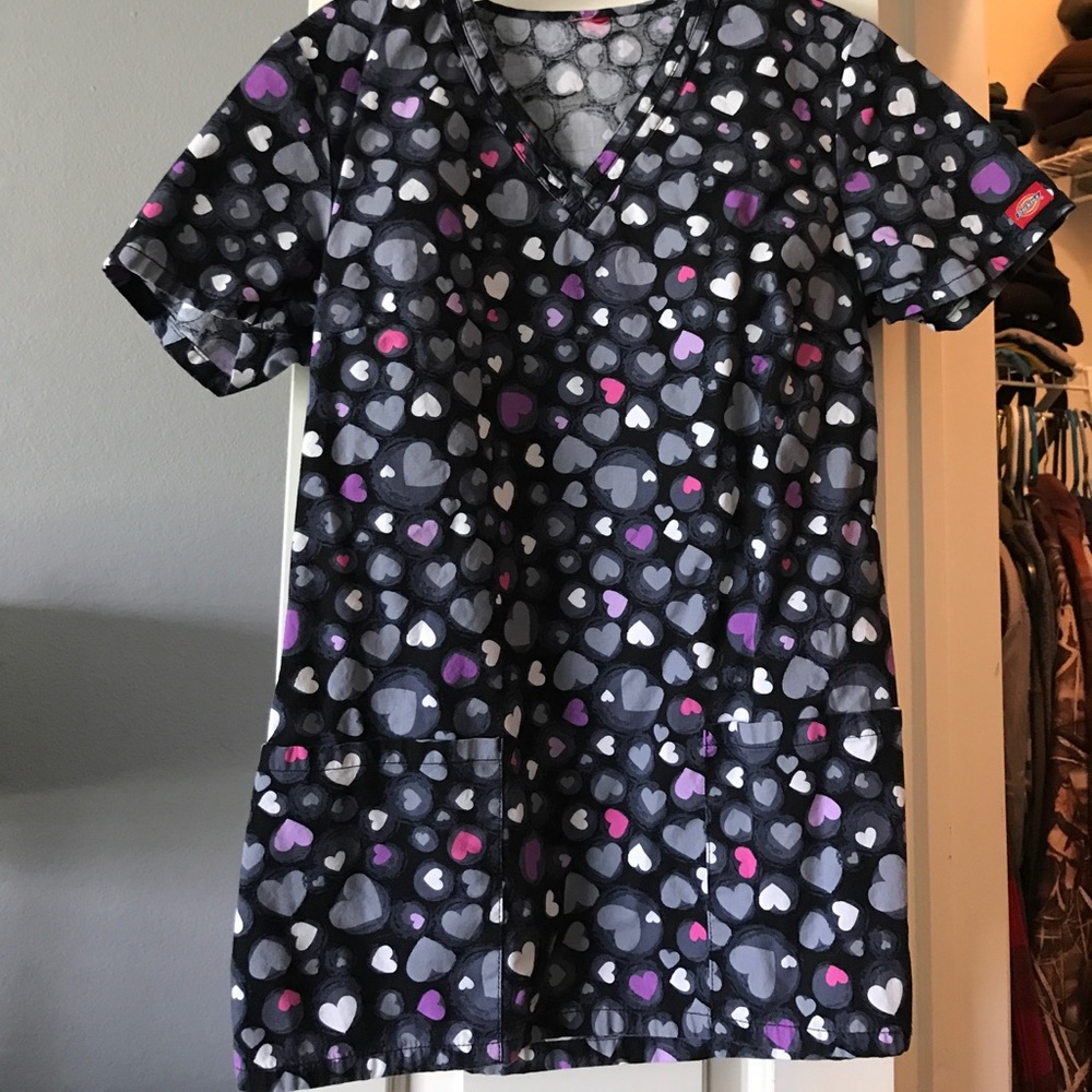XS Dickies heart scrub top
