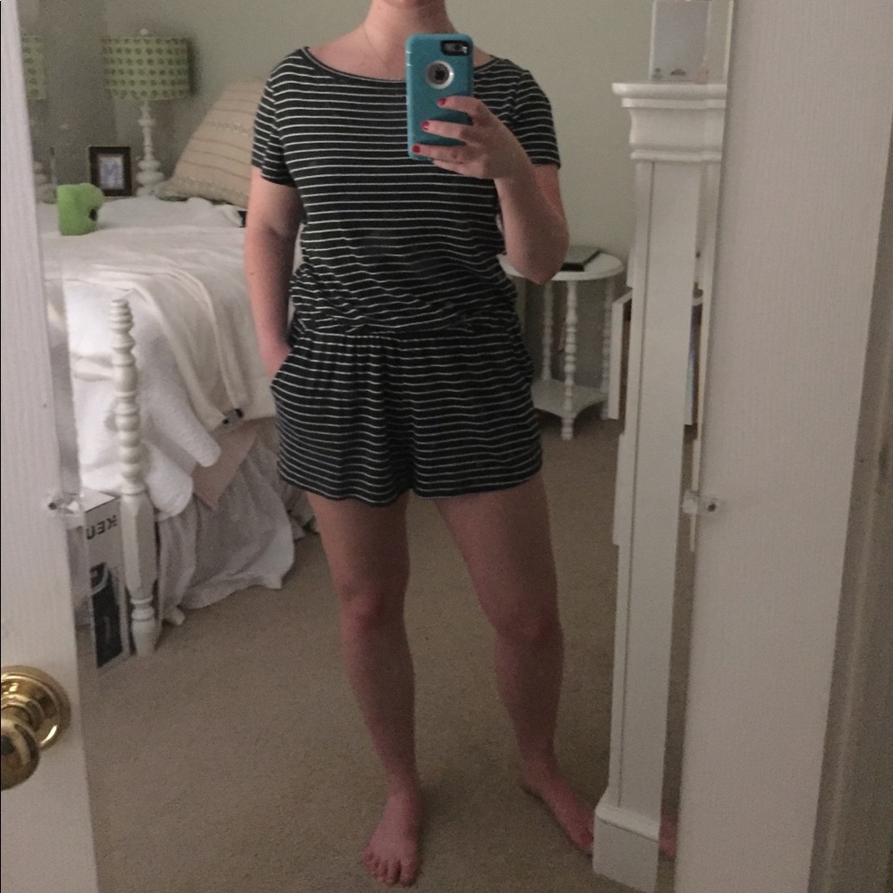 **URBAN OUTFITTERS BDG** ROMPER | COMFY & CUTE - Picture 2 of 2