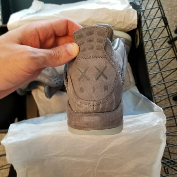 Air jordan 4 kaws