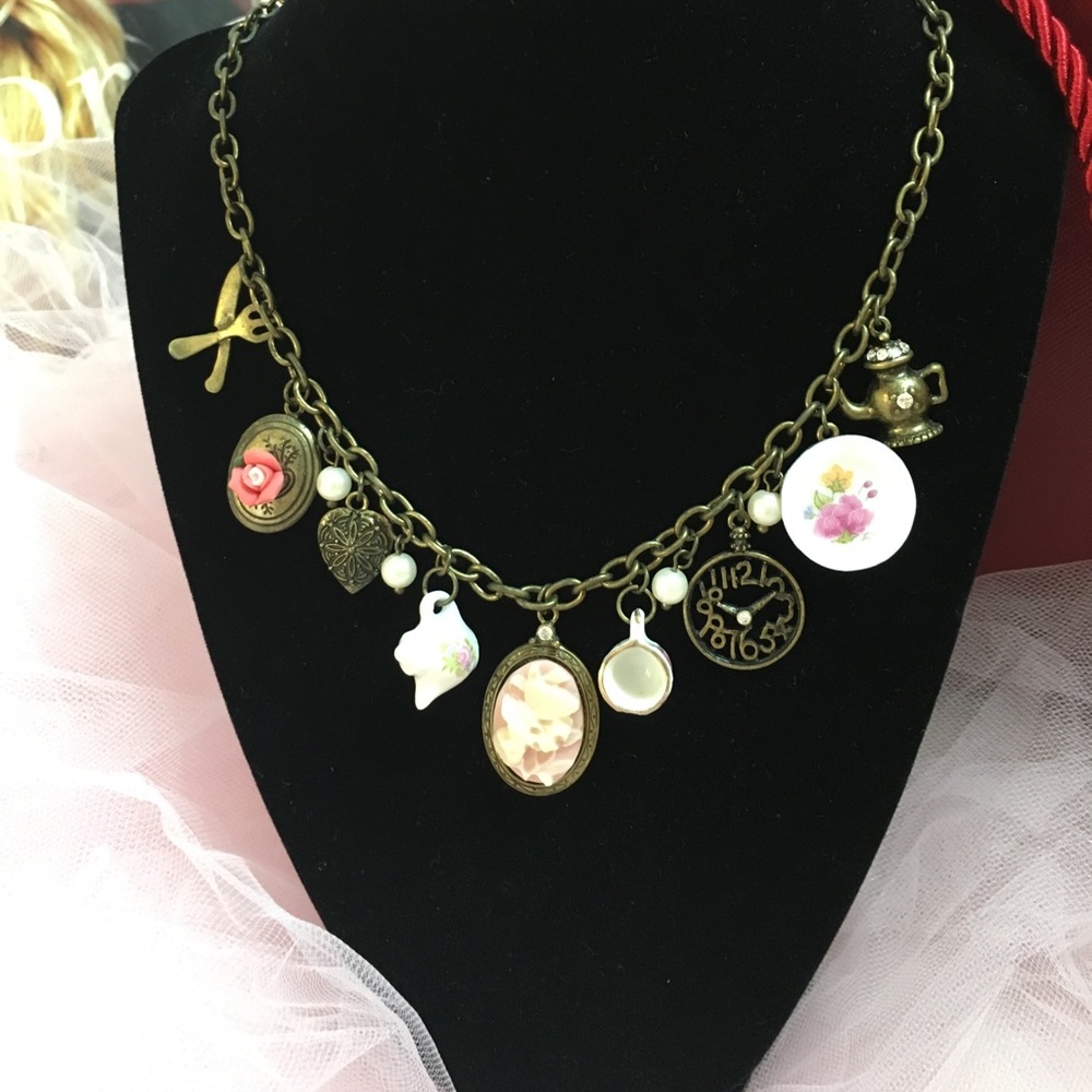 Adorable Vintage necklace ☺️ - Picture 3 of 3