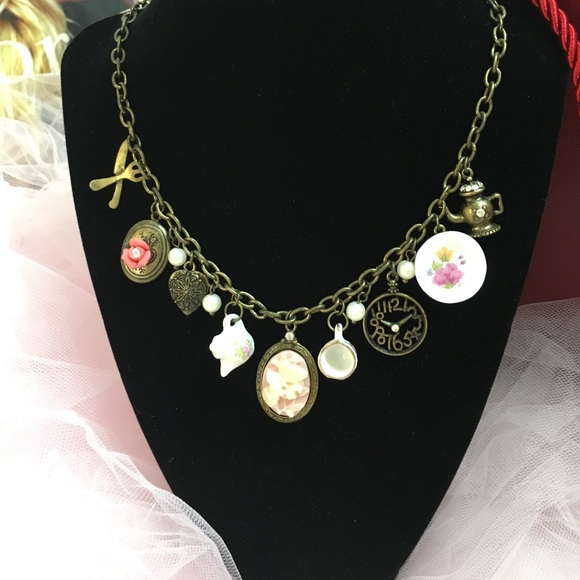 Adorable Vintage necklace ☺️ - Picture 3 of 3