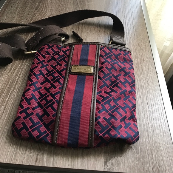 Tommy Hilfiger - Picture 1 of 3