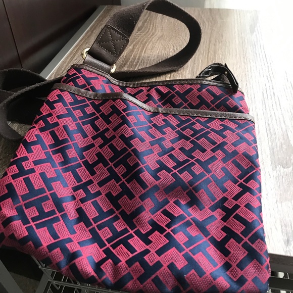 Tommy Hilfiger - Picture 2 of 3