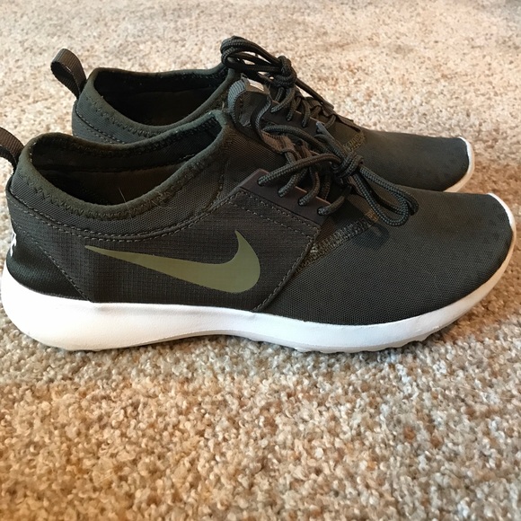 nikes - Picture 2 of 5