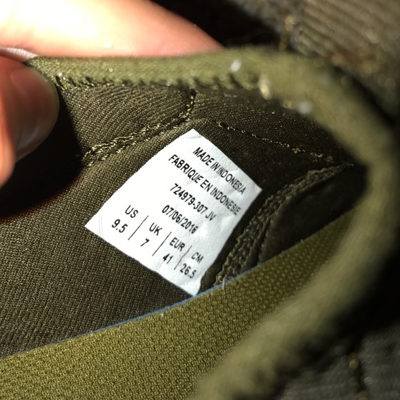 nikes - Picture 5 of 5