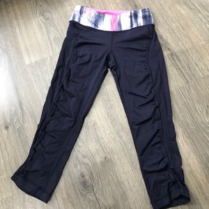 Lululemon navy capris sz 4 -don't know which style