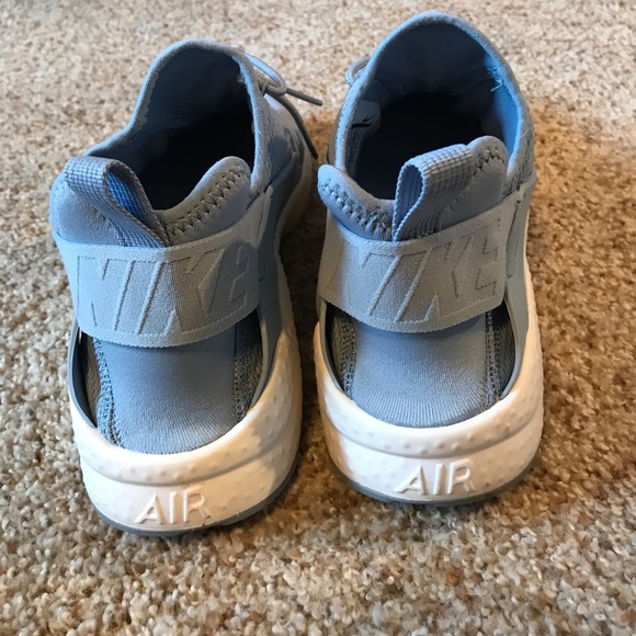 nikes - Picture 3 of 5