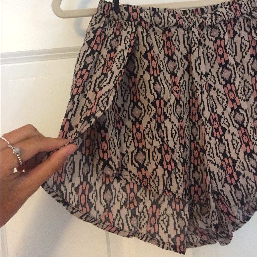 Pattern Soft Shorts - Picture 2 of 3