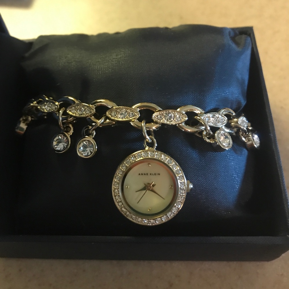 🦋Taking all reasonable offers⚡️ Anne Klein ⌚️ NWT