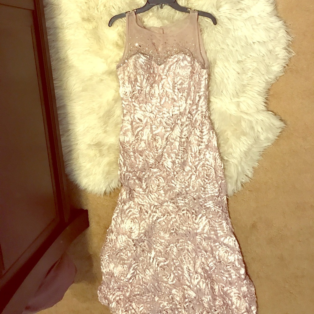 Gorgeous Rose Gold Formal Gown 💜💕