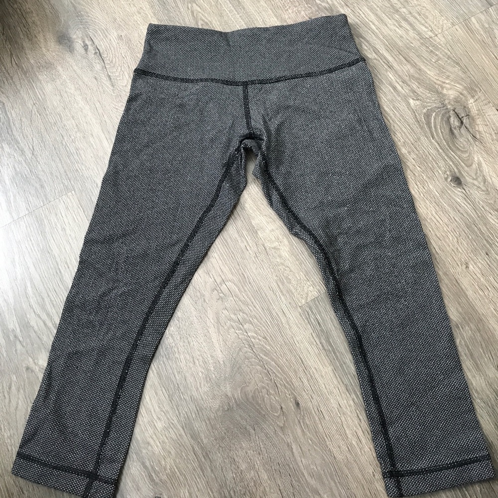 Lululemon wunder under Capri sz 4